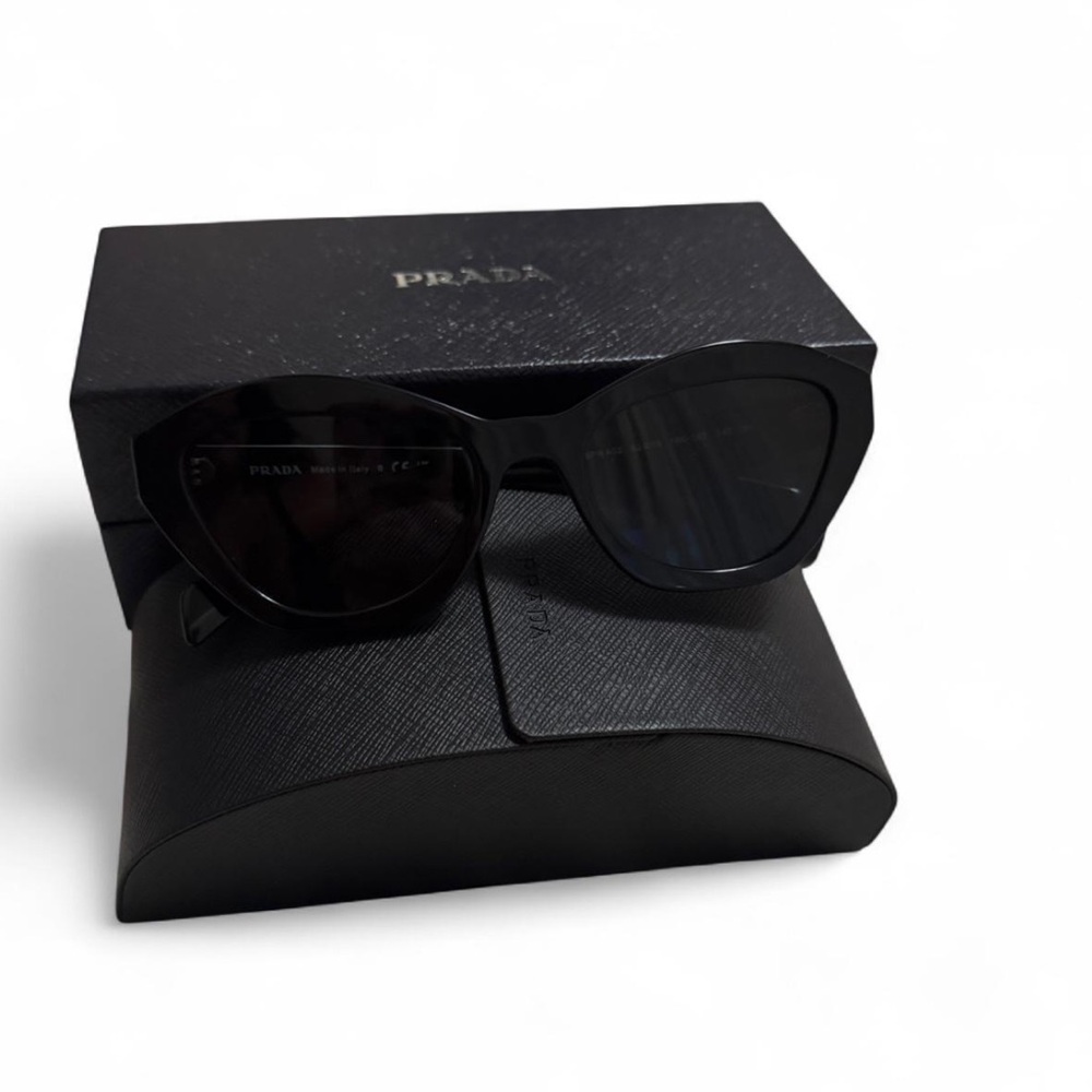 Prada Elegant Black Eyewear